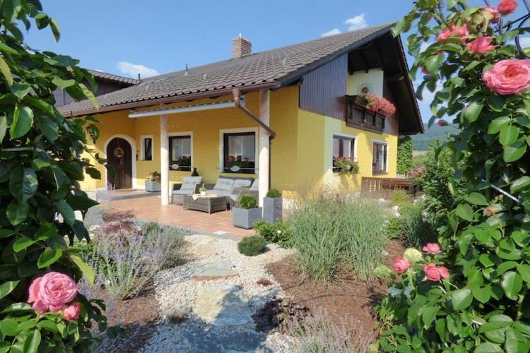Scenic Apartment With Balcony Garden Deckchairs Barbecue Gleissenberg Exterior photo
